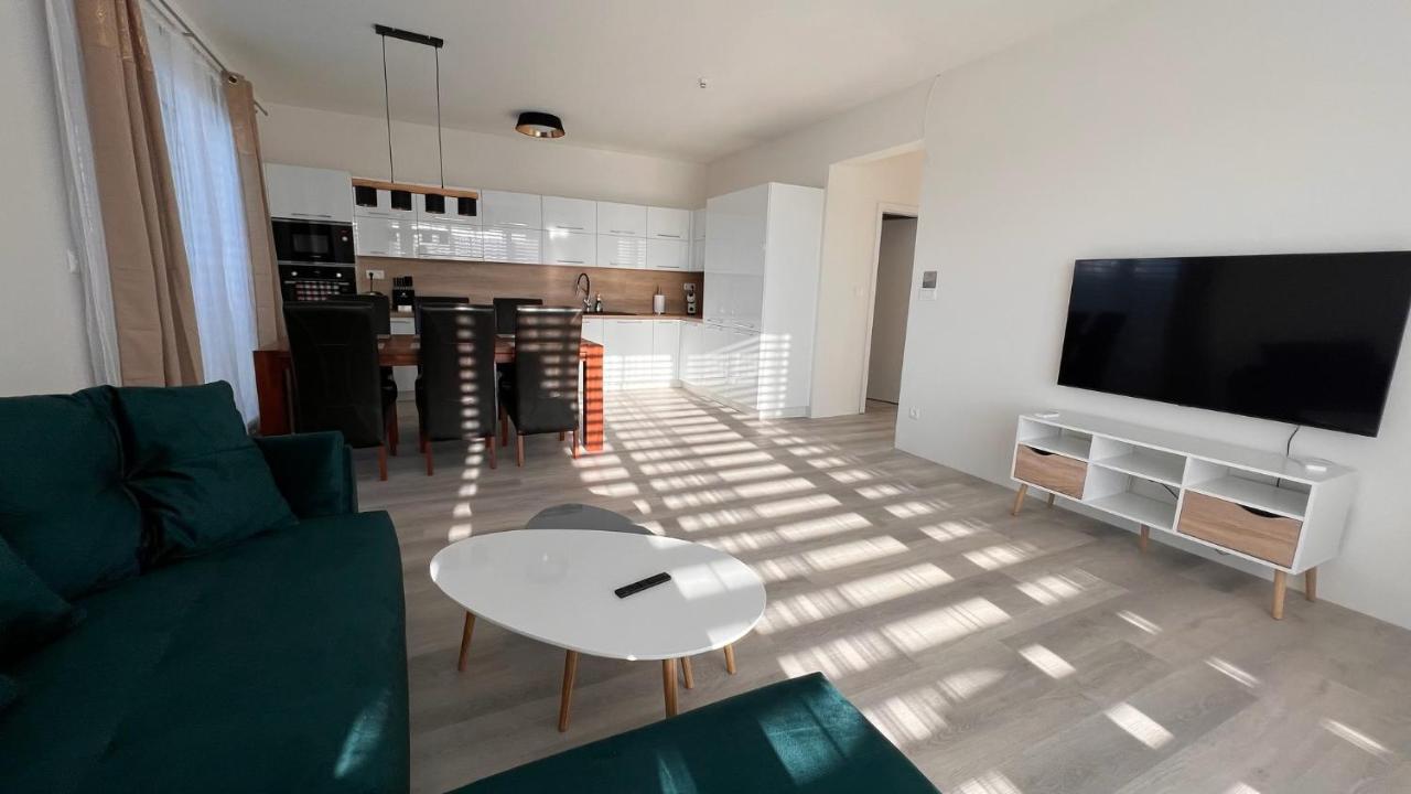 Klimatizovany Apartmanovy Dom S Virivkou, 9B Villa Janosikova Eksteriør bilde