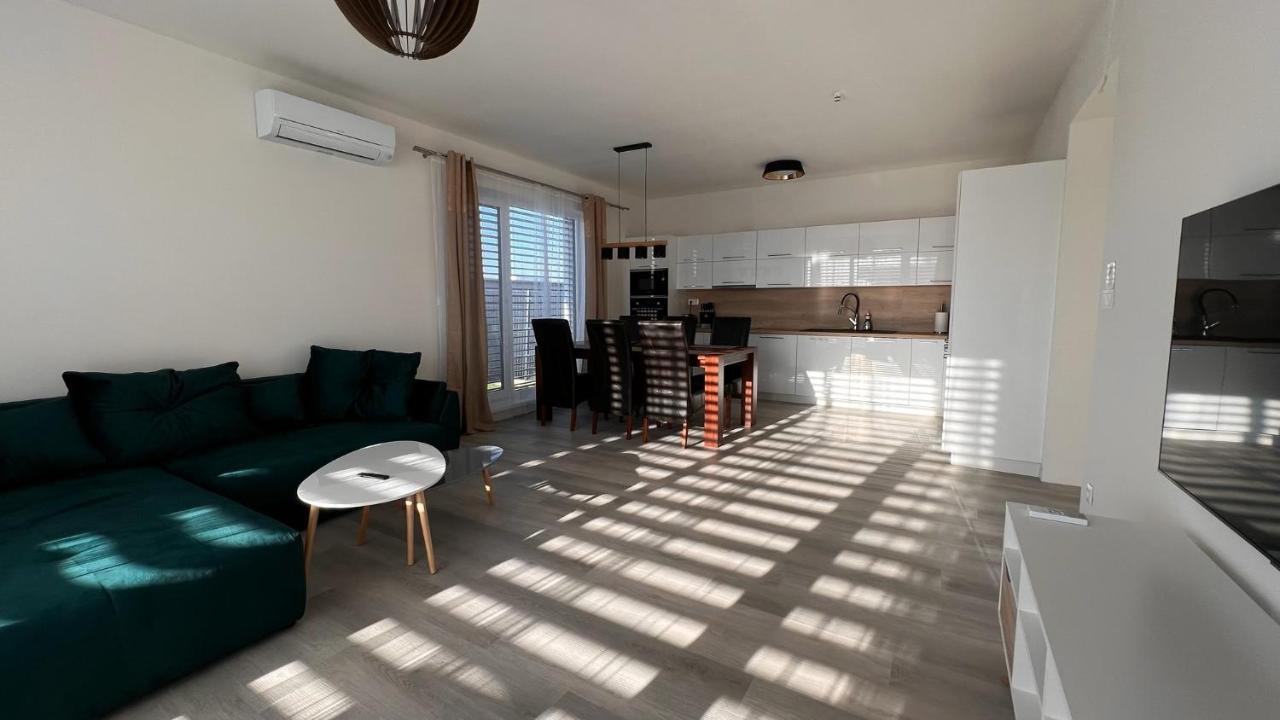 Klimatizovany Apartmanovy Dom S Virivkou, 9B Villa Janosikova Eksteriør bilde