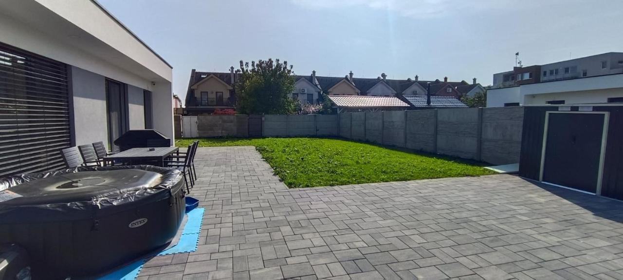 Klimatizovany Apartmanovy Dom S Virivkou, 9B Villa Janosikova Eksteriør bilde